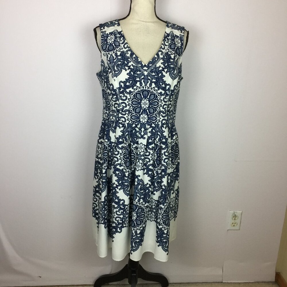 Nine West Fit & Flare Dress Size 10 Womans Blue White Paisley V-Neck Sleeveless